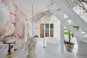 Shower, hair dryer, towels