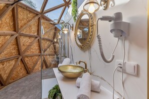 Douche, serviettes fournies