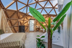 1 bedroom, WiFi, bed sheets - Apartment 'Suite Atrium Bubble' with Private Terrace, Wi-Fi and Air Conditioning (Canyelles)