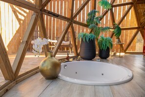 Property grounds - Apartment 'Suite Golden Bubble' with Mountain View, Wi-Fi and Air Conditioning (Canyelles)