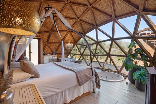 Apartment 'Suite Golden Bubble' with Mountain View, Wi-Fi and Air Conditioning