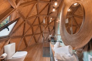 Suihku, hiustenkuivaaja, pyyhkeet