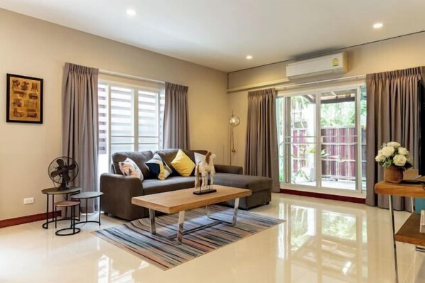 Room - Our home@ BTS NANA (Bangkok)