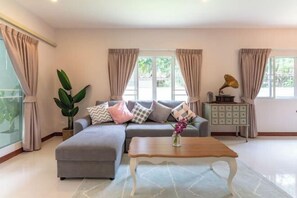 Room - Our home@ BTS NANA (Bangkok)