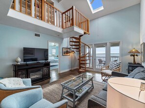 TV - Relaxing Riverfront Haven: Heated Pool, Views (Port Charlotte)