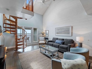 TV - Relaxing Riverfront Haven: Heated Pool, Views (Port Charlotte)