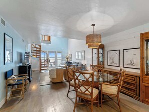 TV - Relaxing Riverfront Haven: Heated Pool, Views (Port Charlotte)