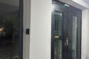 Exterior detail - Minor River apartments (Tashkent)