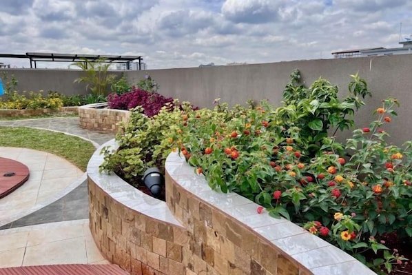 Garden - Modern 1Br, Queen, Gym, Pool,Central in Kileleshwa (Nairobi)