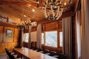 A conference room with a long table, chairs, and a chandelier. - Sinai Bungalow & Hotel SaPa (Sapa)