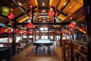 A billiards table in a room with wooden beams and red lanterns. - Sinai Bungalow & Hotel SaPa (Sapa)