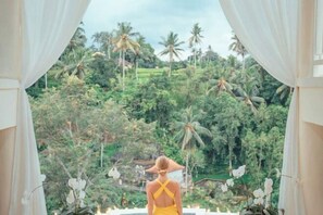 Outdoor pool - Villa Cella Bella : Jewel Suite ( Bali instaworthy villa ) (Bali)