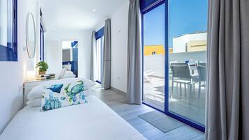 2 camere, una scrivania, ferro/asse da stiro, culla da viaggio