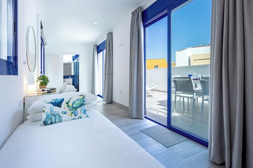 Two minutes from Playa Jardin! Family vacation.