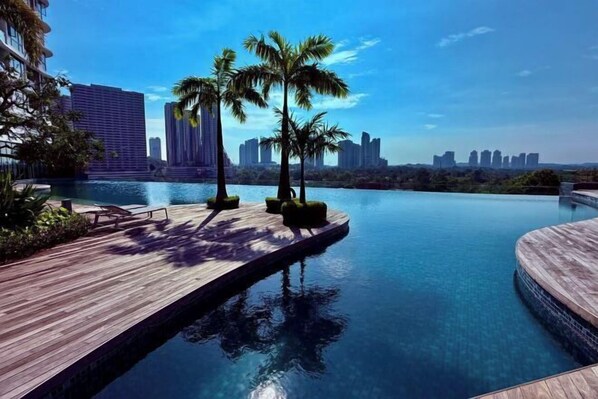 Pool - Macrolink 2B2R 7 pax Condo Medini near legoland (Iskandar Puteri)
