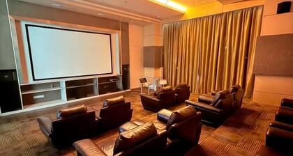 Macrolink 2B2R 7 pax Condo Medini near legoland
