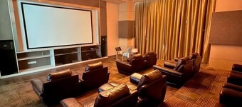 Macrolink 2B2R 7 pax Condo Medini near legoland