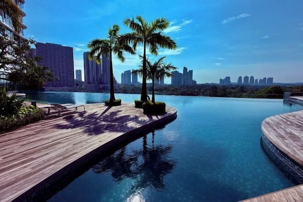 Pool - Macrolink 2B2R 7 pax Condo Medini near legoland (Iskandar Puteri)