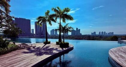 Macrolink 2B2R 7 pax Condo Medini near legoland