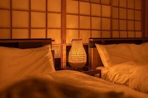 A room with a bed, a nightstand, and a lamp. - [Mountain and Sea: Luxury bath villa/4 bedrooms/up to 11 people/Parking for 2 cars (Beppu)