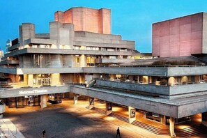 Exterior - Heinze Flat 402 - One Bedroom Fourth Floor Flat by City Living London (London)