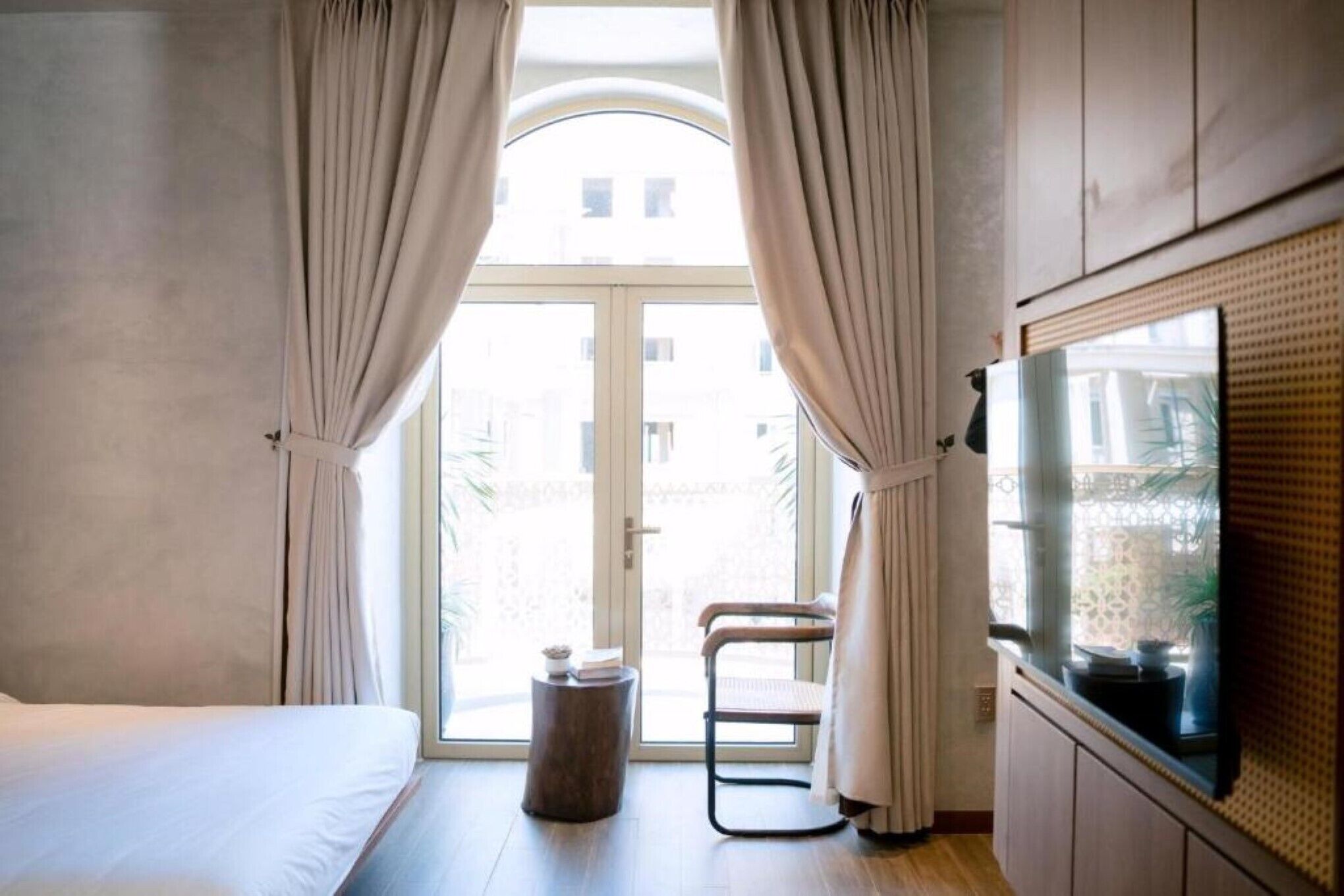 华丽双床房 | 迷你吧、办公桌、免费 WiFi