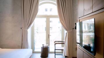 Habitación Deluxe con 2 camas individuales | Minibar, escritorio y wifi gratis