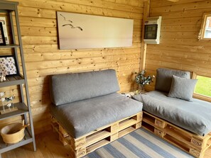 Fernseher, Bücher, Stereoanlage