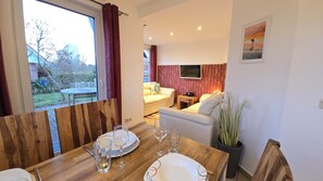 TV, bøker og stereoanlegg