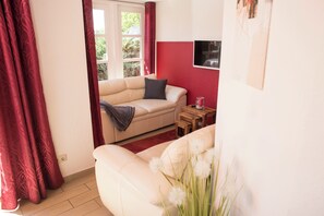 Fernseher, Bücher, Stereoanlage