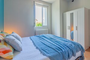 1 غرفة نوم ومكواة/لوح كي وواي فاي مجانًا وملاءات أسرّة