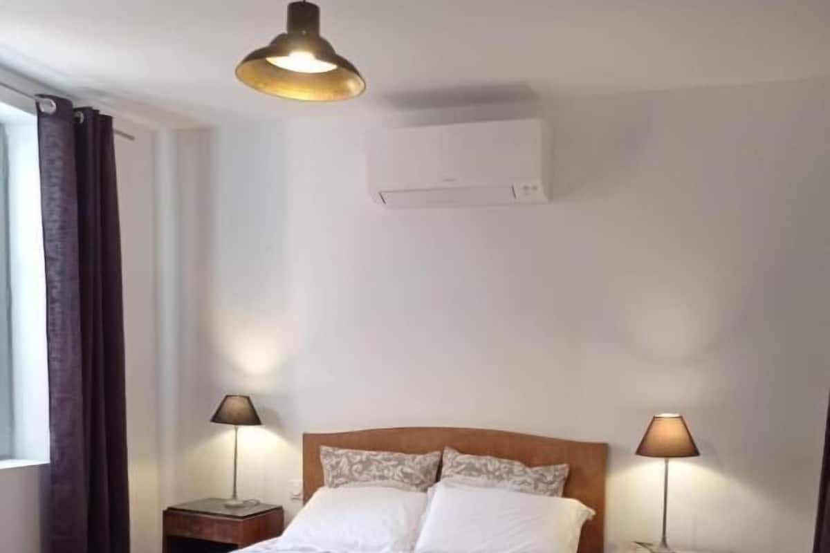 Classic Double Room, City View | Desk, free WiFi