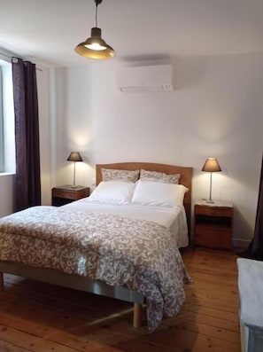 Classic Double Room, City View | Desk, free WiFi