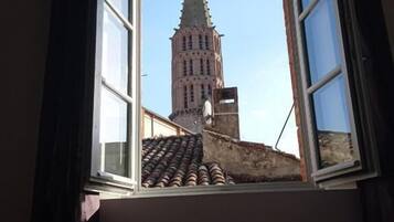 Classic Double Room, City View | Desk, free WiFi