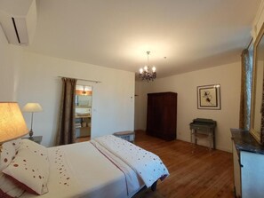 Habitación, vistas al complejo turístico | Escritorio y wifi gratis
