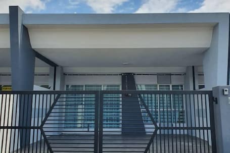 Exterior. PoloStay Landed House 4 Room for 10 pax