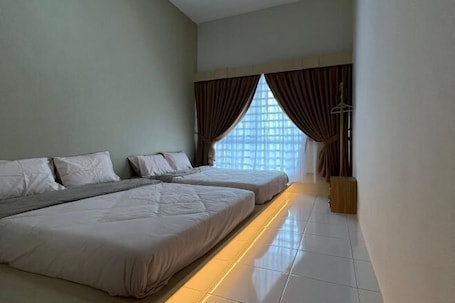 Habitación. PoloStay Landed House 4 Room for 10 pax