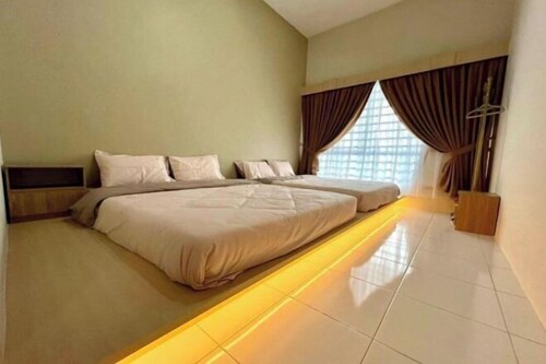 PoloStay Landed House 4 Room for 10 pax