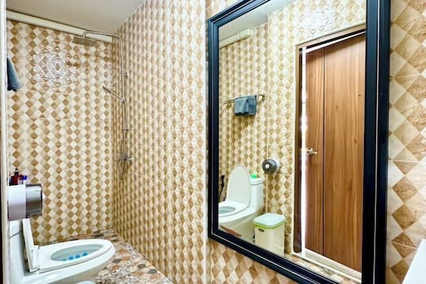 Bathroom - The White House Kamala Phuket (Phuket)