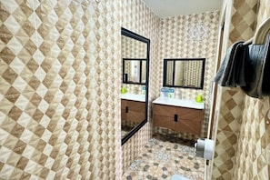 Bathroom - The White House Kamala Phuket (Phuket)