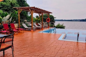 Outdoor pool - The Biira Residence (Busiro)