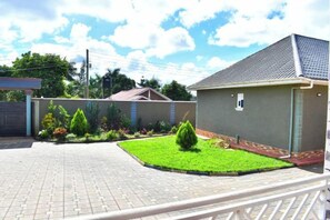 Unclassified image, 5 of 35, button - The Biira Residence (Busiro)