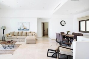 Room - BD497-6 Bedroomed Villa With Pool in Yalikavak (Yalikavak)