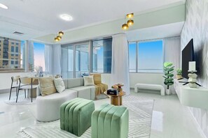 Cots/infant beds - bnbme Sea View from 54th Floor Heart of Marina (Dubai)