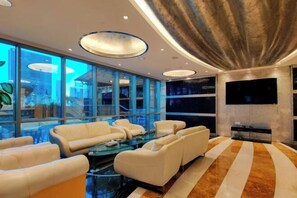 Interior - bnbme Sea View from 54th Floor Heart of Marina (Dubai)