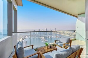 Cribs/infant beds - bnbme Sea View from 54th Floor Heart of Marina (Dubai)