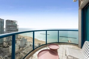 Room - Magnificent Seaside Panorama Stay by Sea N' Rent (Tel Aviv)