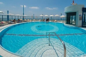 Outdoor pool - Magnificent Seaside Panorama Stay by Sea N' Rent (Tel Aviv)
