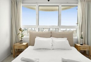 Room - Magnificent Seaside Panorama Stay by Sea N' Rent (Tel Aviv)