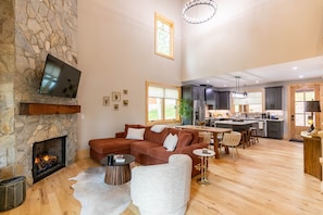 Smart TV, fireplace
